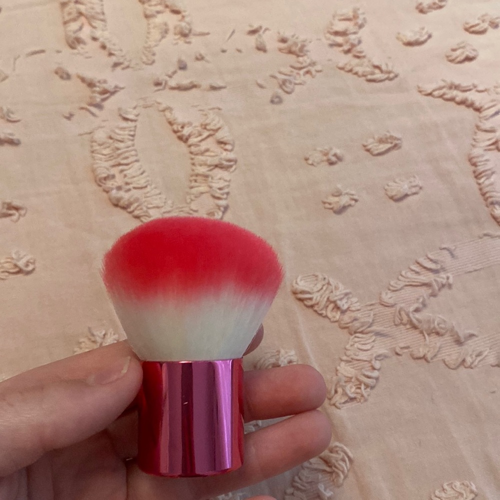 This brush is cute and in good condition